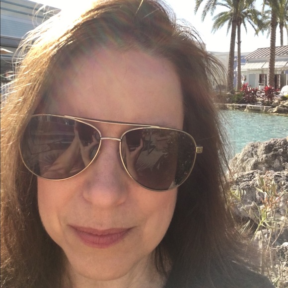 Meet your Posher, Suzanne - Picture 2 of 3